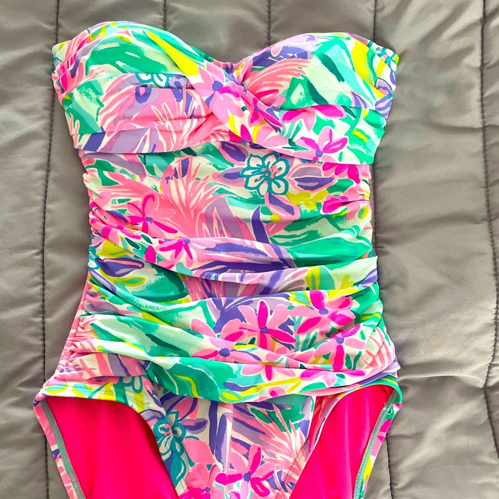 Lilly Pulitzer One piece Bathing Suit Size 2 *on hold for zz*
